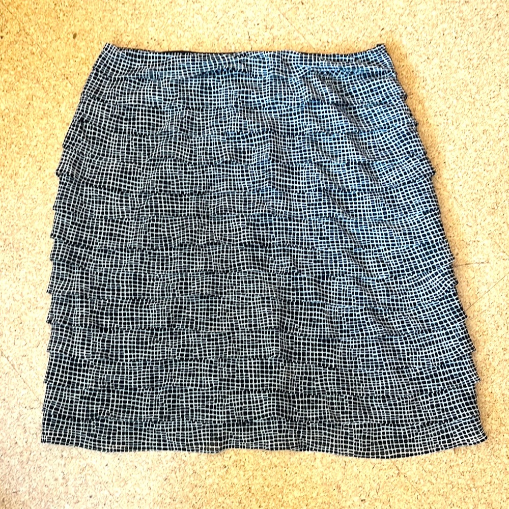 Dana Buchman silk tiered side-zip skirt size 8